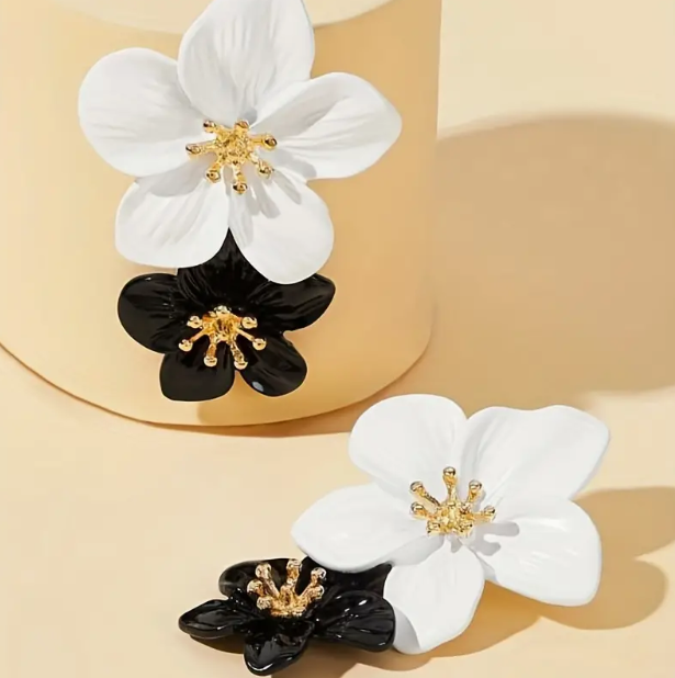 "Black & White" Flower Design Earrings