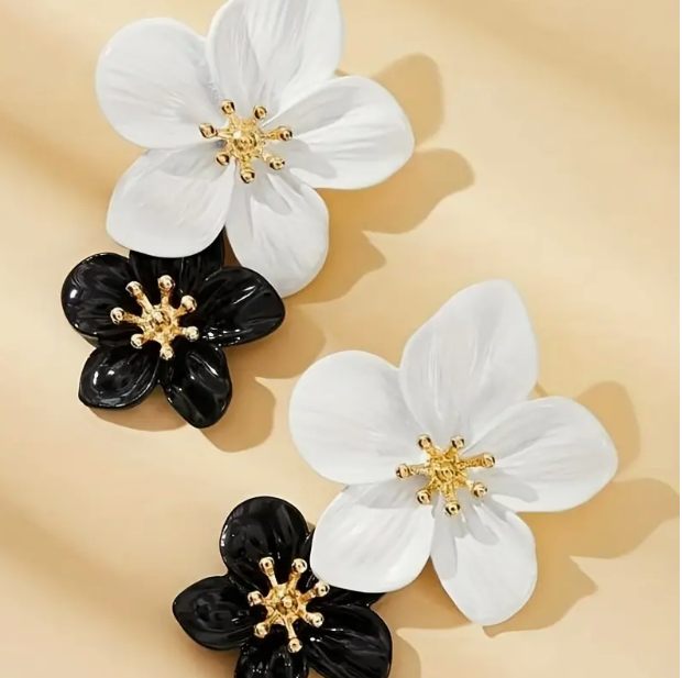 "Black & White" Flower Design Earrings